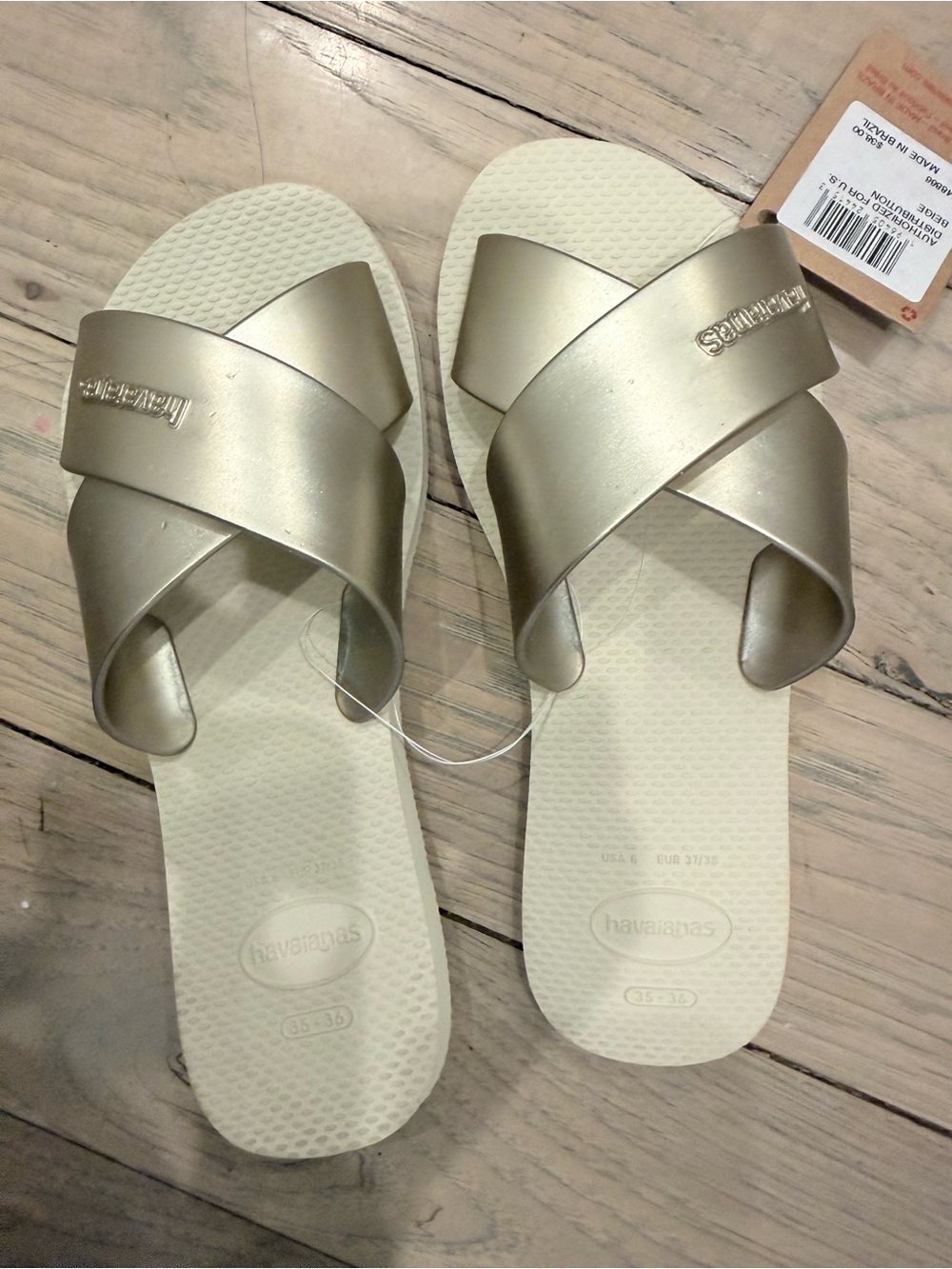 Havaianas Women’s Metallic Gold Crisscross Slide Sandals. Brand new!